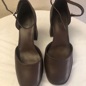 Women's Brown Square-Toe Block Heel Ankle-Strap Pumps